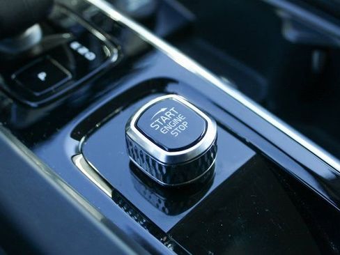 Used 2025 Volvo V60 B5 Cross Country Plus image 20