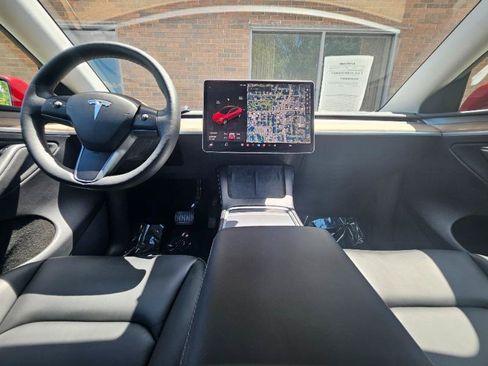 Used 2024 Tesla Model Y Long Range AWD/4WD image 39