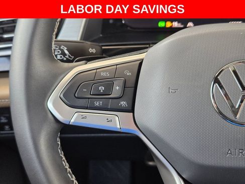Used 2024 Volkswagen Atlas Cross Sport SE FWD image 20