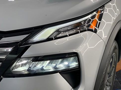 Used 2024 Nissan Rogue SV image 10