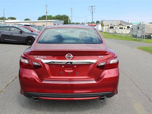Used 2017 Nissan Altima 2.5 SR FWD image 6