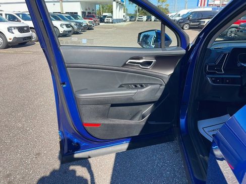 Used 2024 Kia Sportage EX image 8