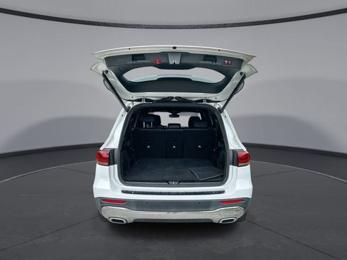Used 2020 Mercedes-Benz GLB 250 w/ Premium Package image 31