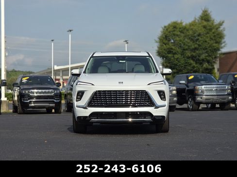 Used 2026 Buick Enclave Avenir w/ Super Cruise Package FWD image 2