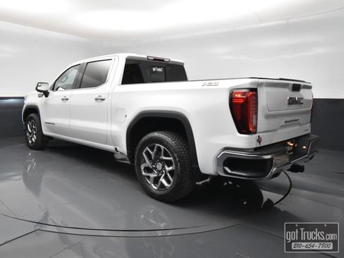 Used 2023 GMC Sierra 1500 SLT w/ SLT Premium Package AWD/4WD image 5