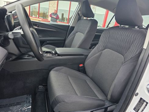 Used 2025 Toyota Camry LE FWD image 9