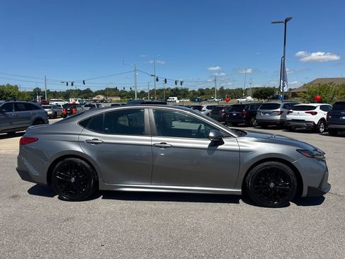 Used 2025 Toyota Camry SE FWD image 6