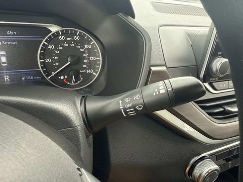 Used 2024 Nissan Altima 2.5 SV FWD image 31