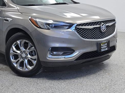 Used 2018 Buick Enclave Avenir image 2