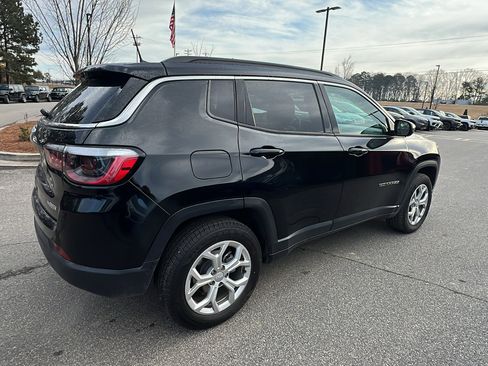 Used 2024 Jeep Compass Latitude image 8