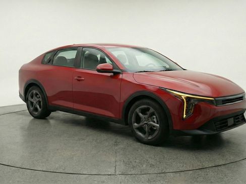 Used 2025 Kia K4 LXS image 1