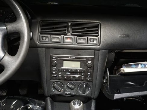 Used 2004 Volkswagen Golf GLS FWD image 14