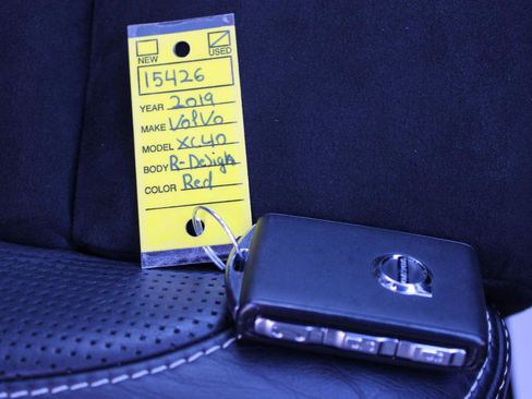 Used 2019 Volvo XC40 T5 R-Design image 47