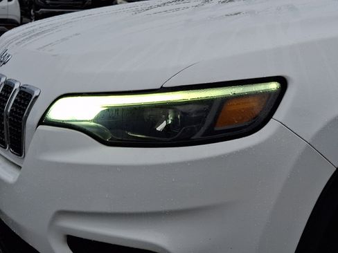 Used 2019 Jeep Cherokee Latitude Plus w/ Cold Weather Group AWD/4WD image 9