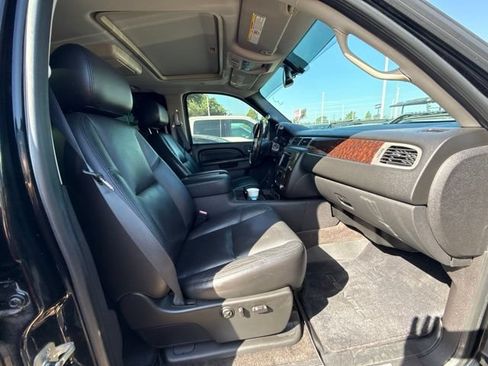 Used 2011 GMC Sierra 2500 Denali w/ Suspension Package, Off-Road AWD/4WD image 6