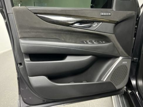 Certified 2018 Cadillac Escalade Platinum AWD/4WD image 23
