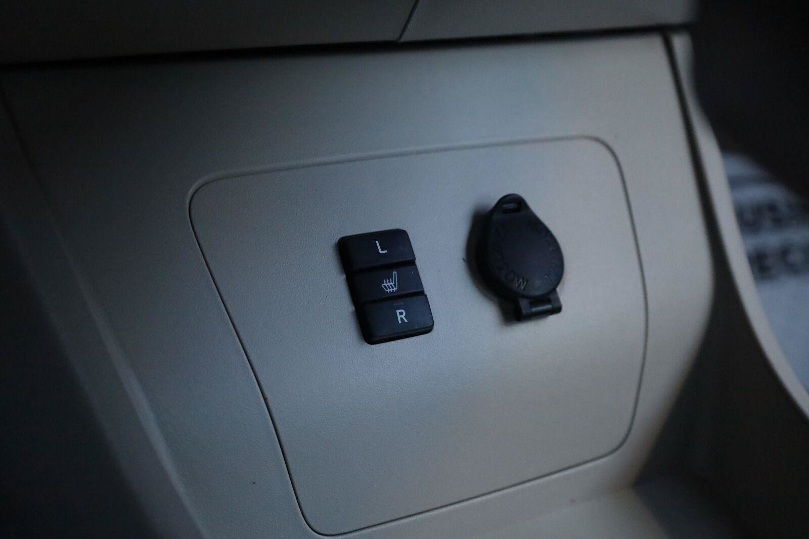 Used 2010 Toyota Prius Four w/ Solar Roof Pkg FWD image 38