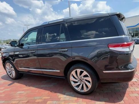 Used 2022 Lincoln Navigator Reserve AWD/4WD image 7