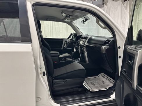 Used 2015 Toyota 4Runner SR5 AWD/4WD image 54
