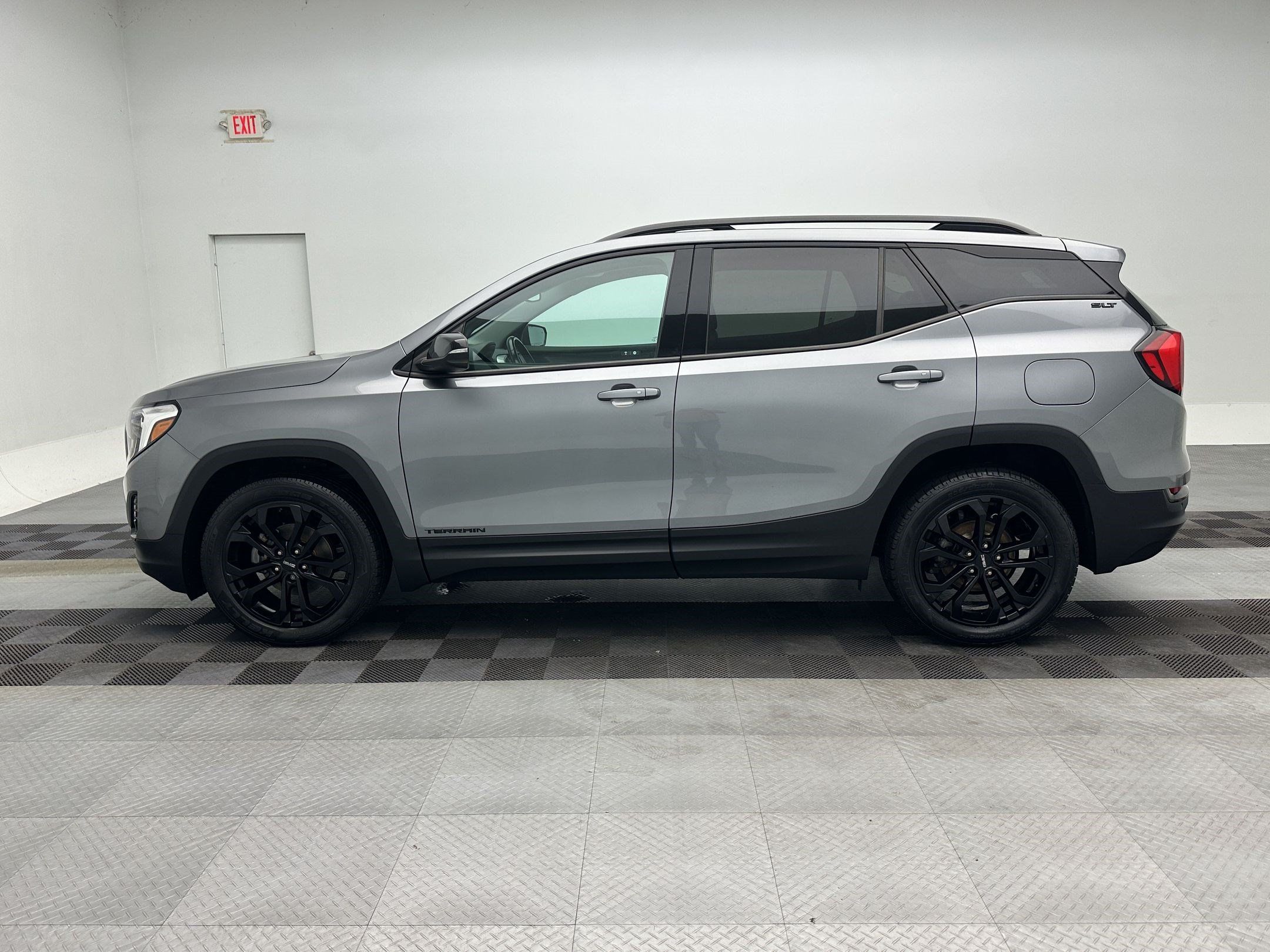 Certified 2020 GMC Terrain SLT w/ Preferred Package AWD/4WD image 2