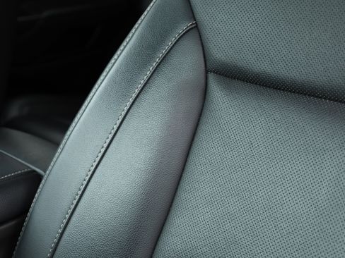 Used 2023 GMC Acadia SLT image 23