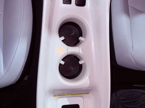 Used 2017 Toyota Prius Prime Premium image 34