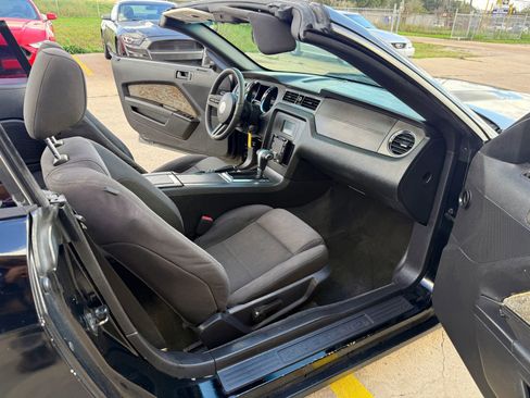 Used 2012 Ford Mustang Convertible image 20
