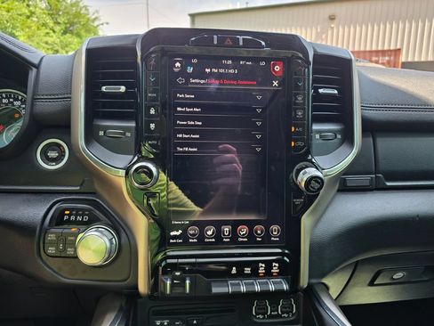 Used 2019 RAM 1500 Laramie AWD/4WD image 23
