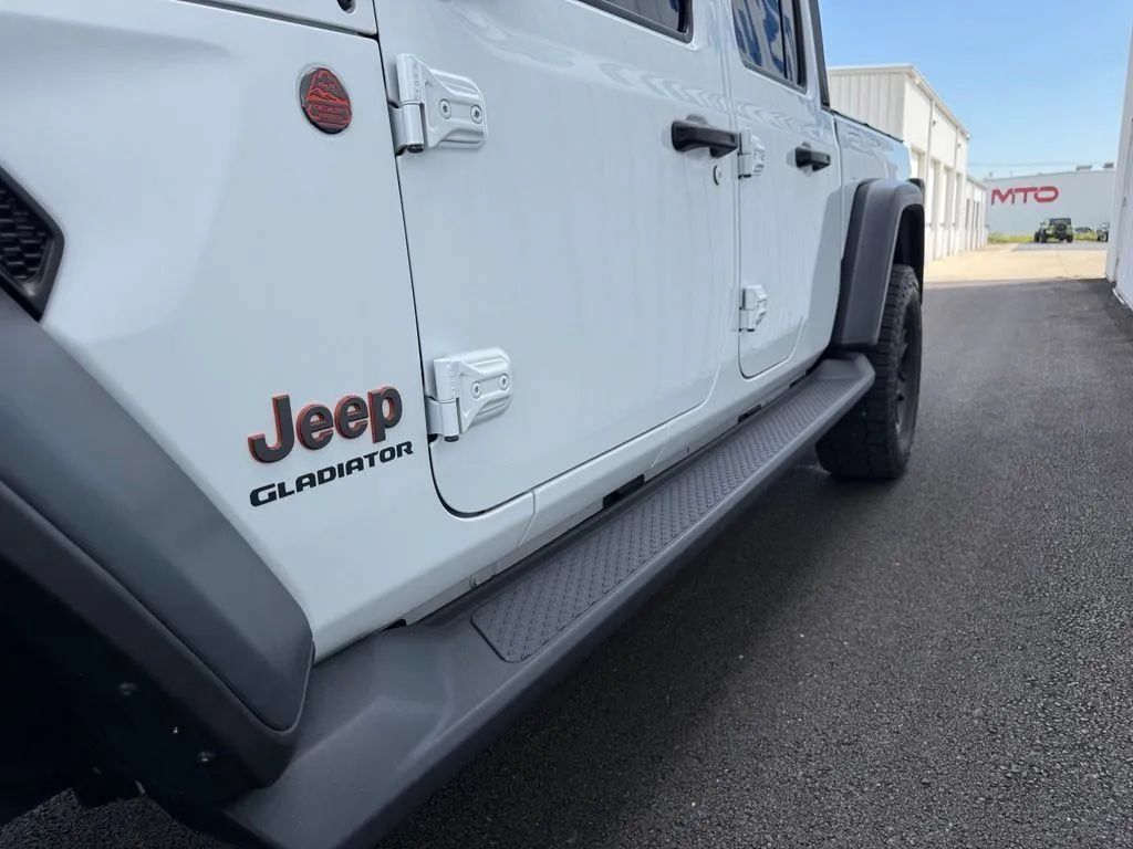 Used 2021 Jeep Gladiator Mojave AWD/4WD image 5