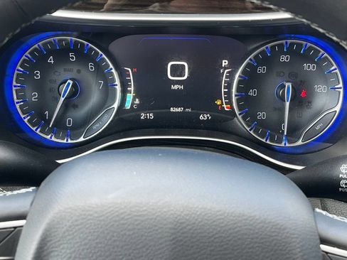 Used 2023 Chrysler Pacifica Limited FWD image 13