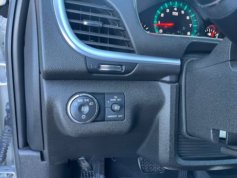 Used 2017 Chevrolet Traverse LT image 32