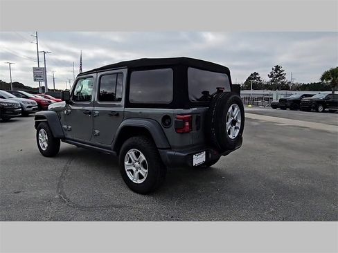 Used 2018 Jeep Wrangler Unlimited Sport S image 28