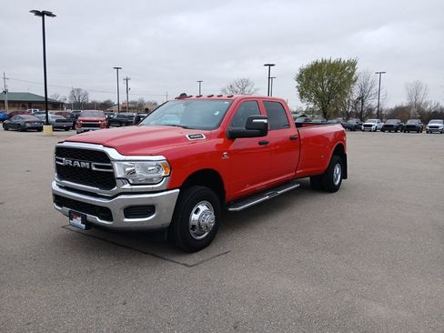 Used 2024 RAM 3500 Tradesman w/ Chrome Appearance Group AWD/4WD image 3