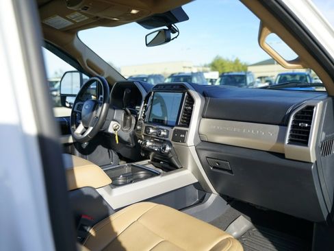 Used 2022 Ford F250 Lariat w/ Chrome Package image 25