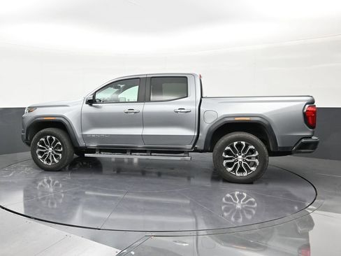 Used 2023 GMC Canyon Denali image 2