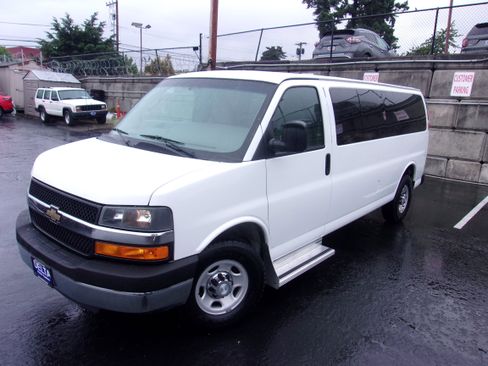 Used 2016 Chevrolet Express 3500 LT w/ LT Preferred Equipment Group image 5