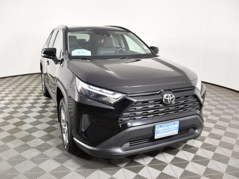 Used 2022 Toyota RAV4 XLE w/ Convenience Package AWD/4WD image 3