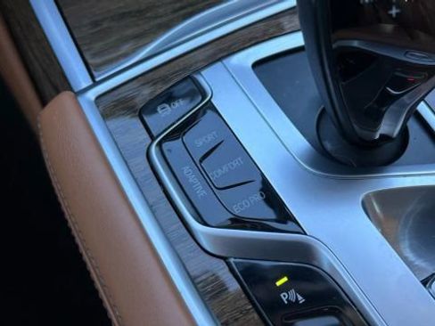 Used 2018 BMW 740i image 42