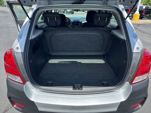 Used 2018 Chevrolet Trax LS AWD/4WD image 26