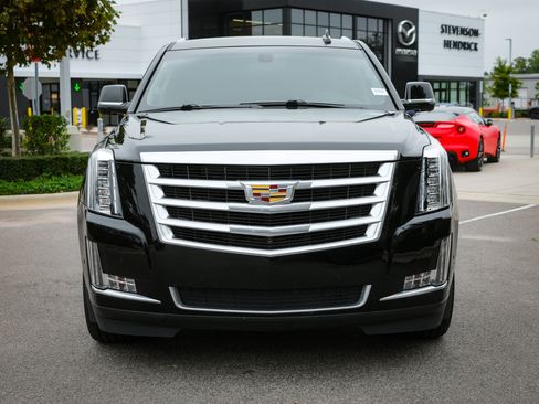 Used 2020 Cadillac Escalade 4WD image 3