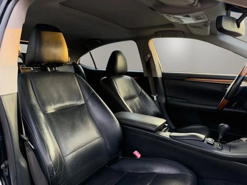 Used 2015 Lexus ES 300h w/ Navigation System Package FWD image 23
