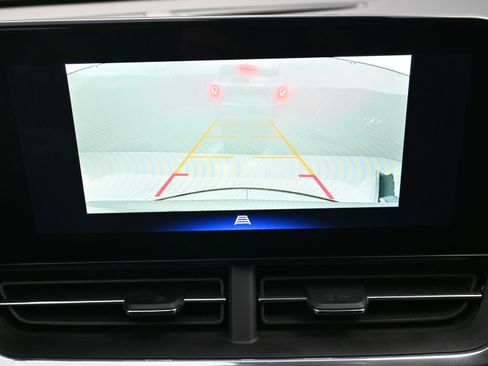 Used 2025 Chevrolet Trax LT w/ Sunroof Package image 15