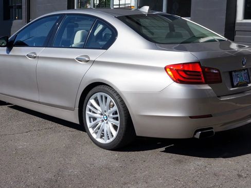 Used 2011 BMW 550i xDrive Sedan image 3