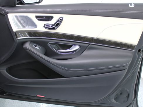 Used 2018 Mercedes-Benz S 560 Sedan image 53