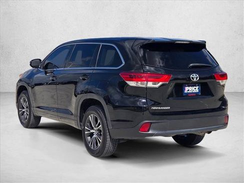 Used 2017 Toyota Highlander LE FWD image 8