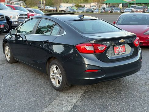 Used 2018 Chevrolet Cruze LT w/ Sun And Sound Package FWD image 6
