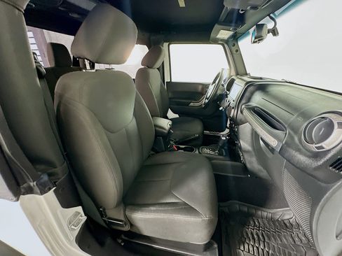 Used 2015 Jeep Wrangler Sport image 24