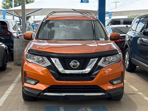 Used 2020 Nissan Rogue SV FWD image 2