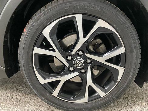 Used 2020 Toyota C-HR LE image 26