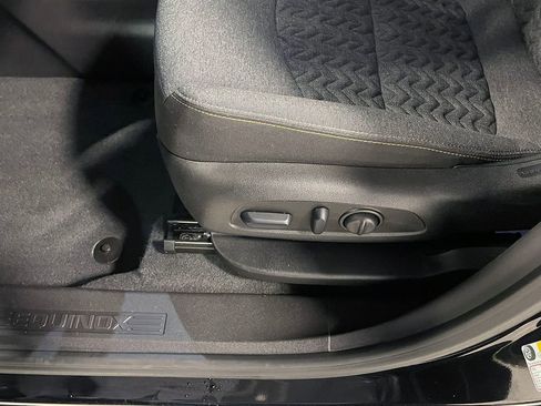 Used 2024 Chevrolet Equinox LT FWD image 23